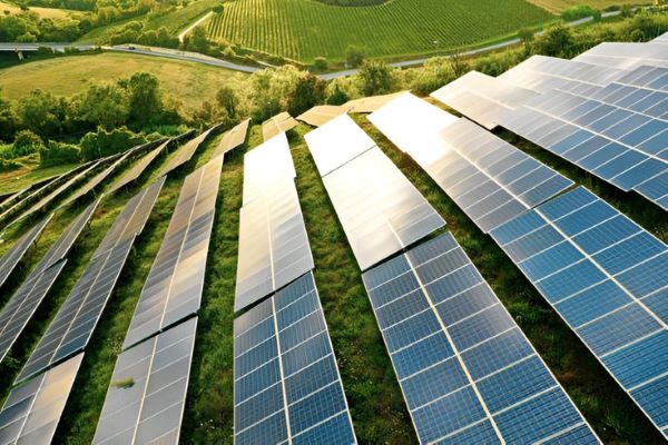 How Top Solar Companies in Lahore Cut Bills